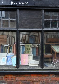 Modern Phot Graph.jpg