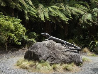 Gecko-Sculpture-Pukeiti_NP_X2D_XCD65.jpg