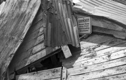 L1003751 DNG Indp Mine Danger Sign P2048.jpg